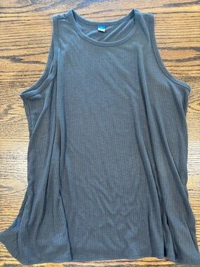 Old Navy Ribbed Scoop Neck Tank in Charcoal Gray